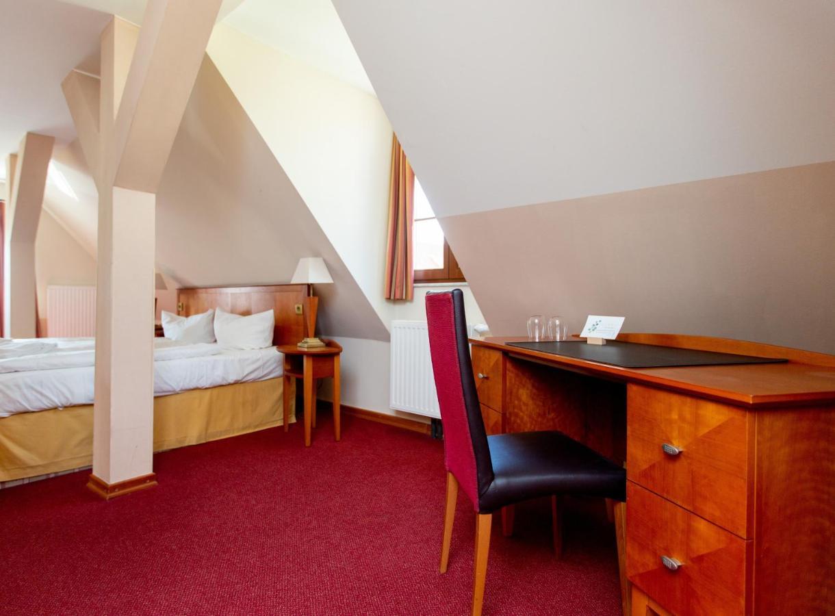 פלאו אם זה Hotel Und Restaurant Haus Sajons מראה חיצוני תמונה