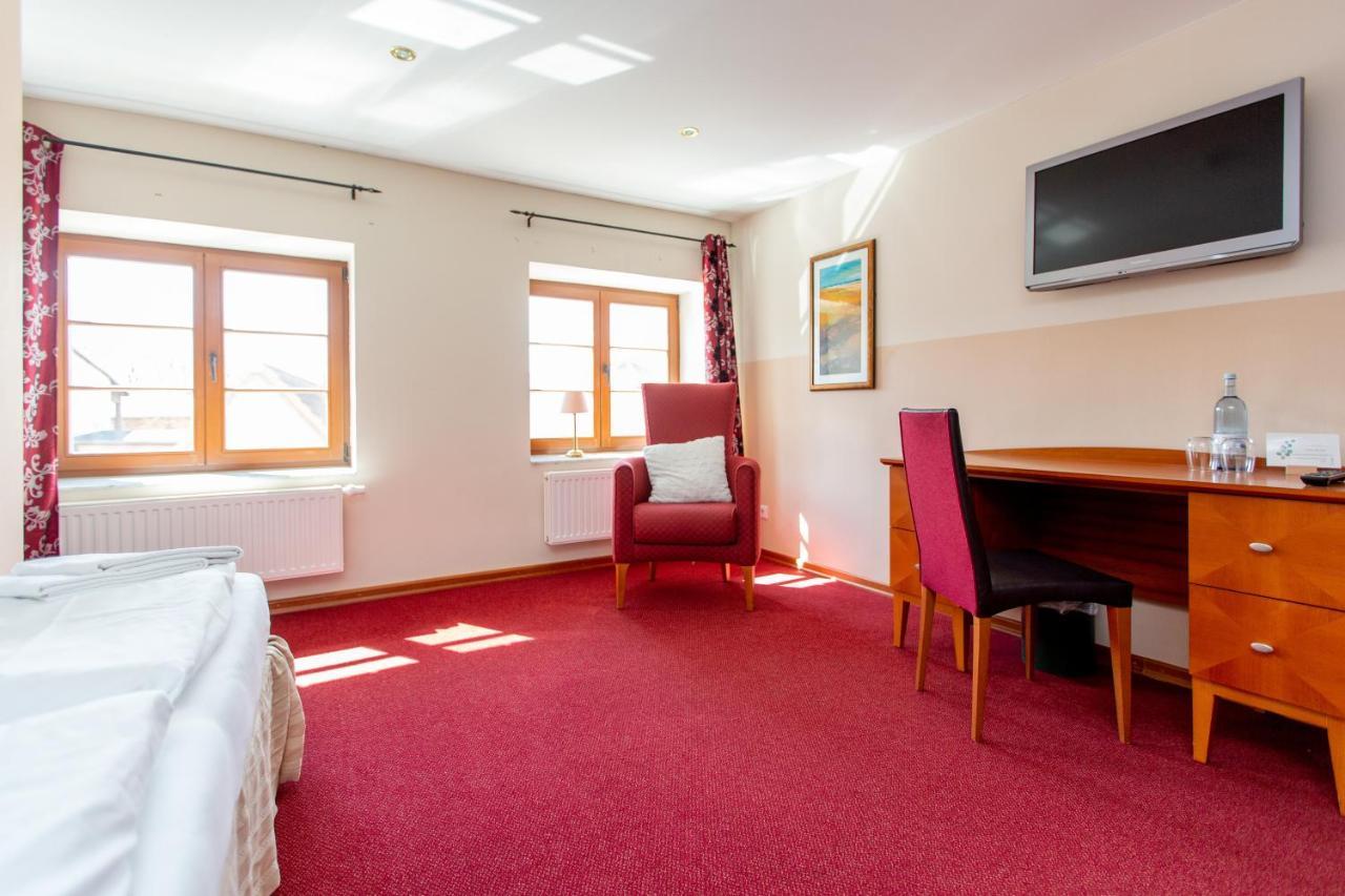 פלאו אם זה Hotel Und Restaurant Haus Sajons מראה חיצוני תמונה
