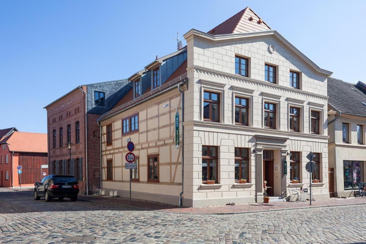 פלאו אם זה Hotel Und Restaurant Haus Sajons מראה חיצוני תמונה